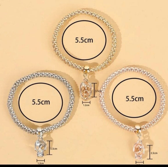 **Sale** Gold Tone Rhinestone Skull Pendant Bracelet. New. - Picture 3 of 4